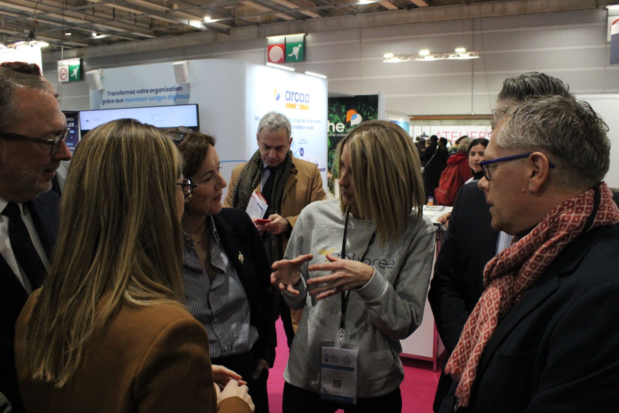 Discussion de groupe avec la filière ISHE et la start-up Colibree à la Silver Economy Expo.