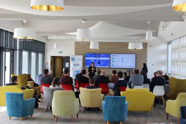 La directrice d’Atlanpole Biotherapies et les participants. 
